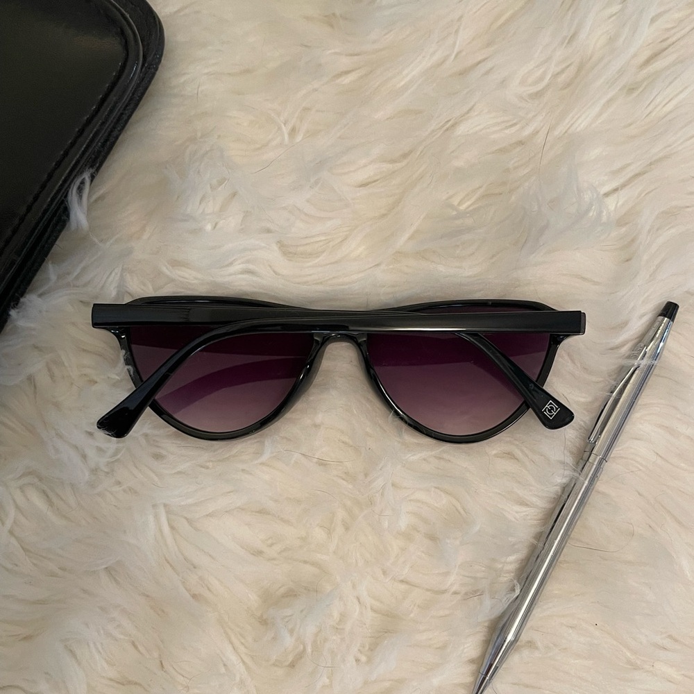 Foster Grant sunglasses ๐ถ๏ธ - Picture 3 of 8